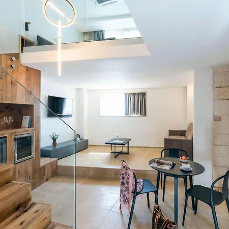 Re Dionisio Luxury Suites-3